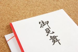 お見舞い封筒に柄が付いてたら名前書かない方がいいの 金額や住所の記入は不要 30代主婦の暮らしのちょっと気になる疑問を紹介